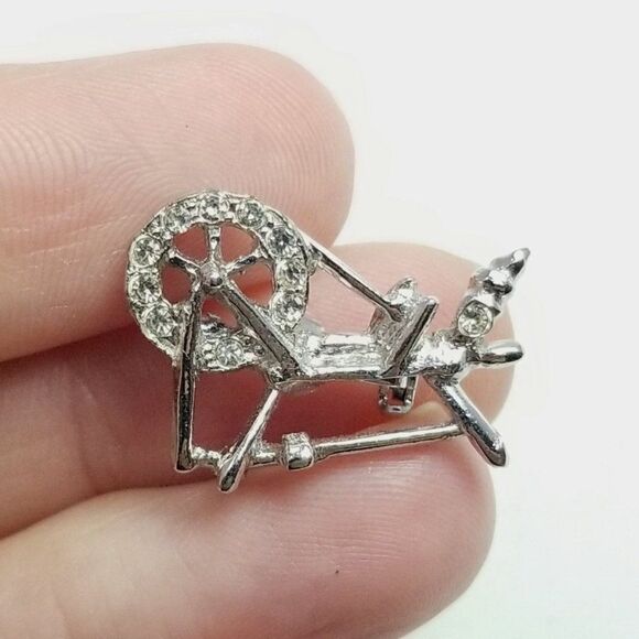 Vintage Tiny Spinning Wheel Rhinestone Brooch Knitting Yarn Crafting Lapel Pin - Picture 1 of 6